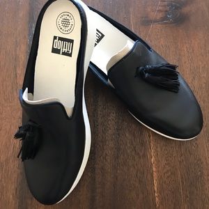 Fitflop Black tasseled loafer mule.